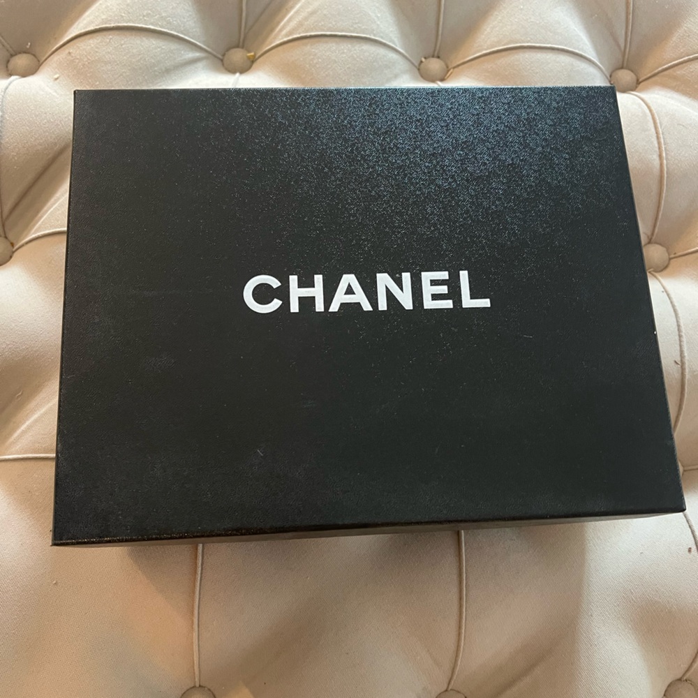 CHANEL BLACK PATENT LEATHER STRAPPY SANDALS HEELS PUMPS size 40 NWT - Picture 2 of 8
